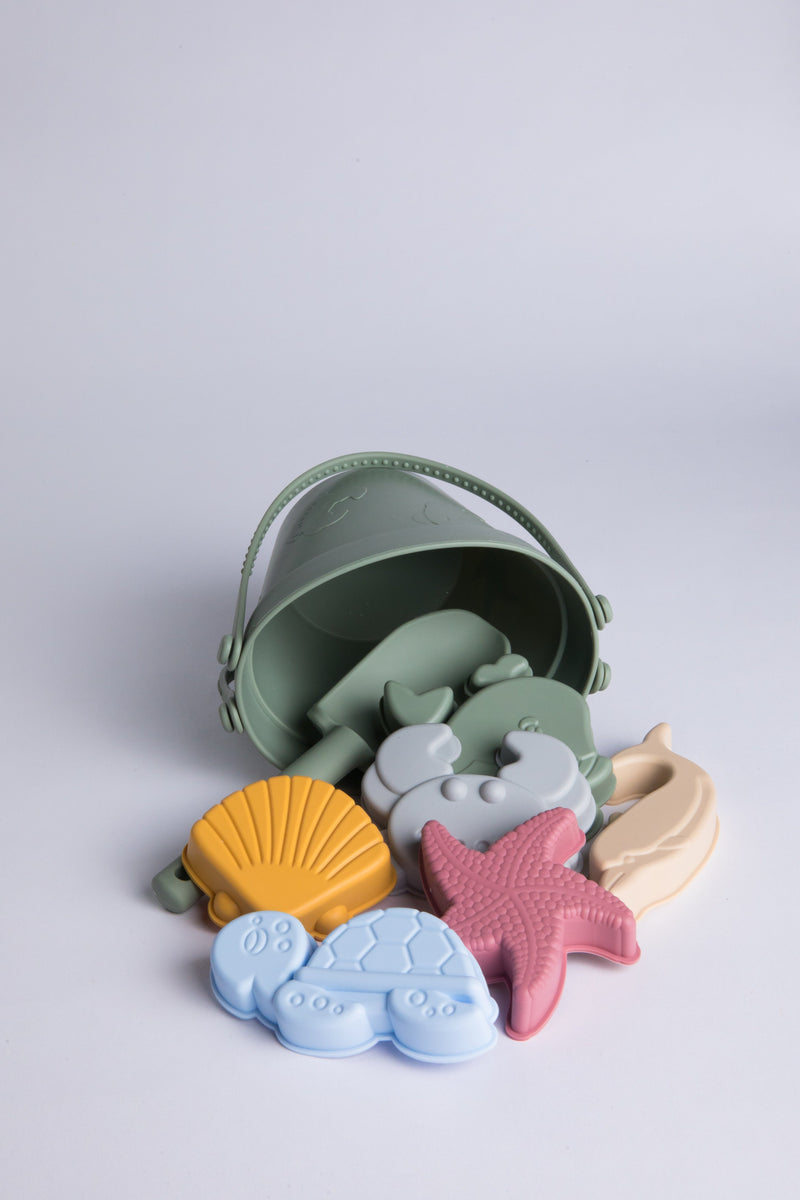 Load image into Gallery viewer, Aquaroo Silicone Beach Bucket Set
