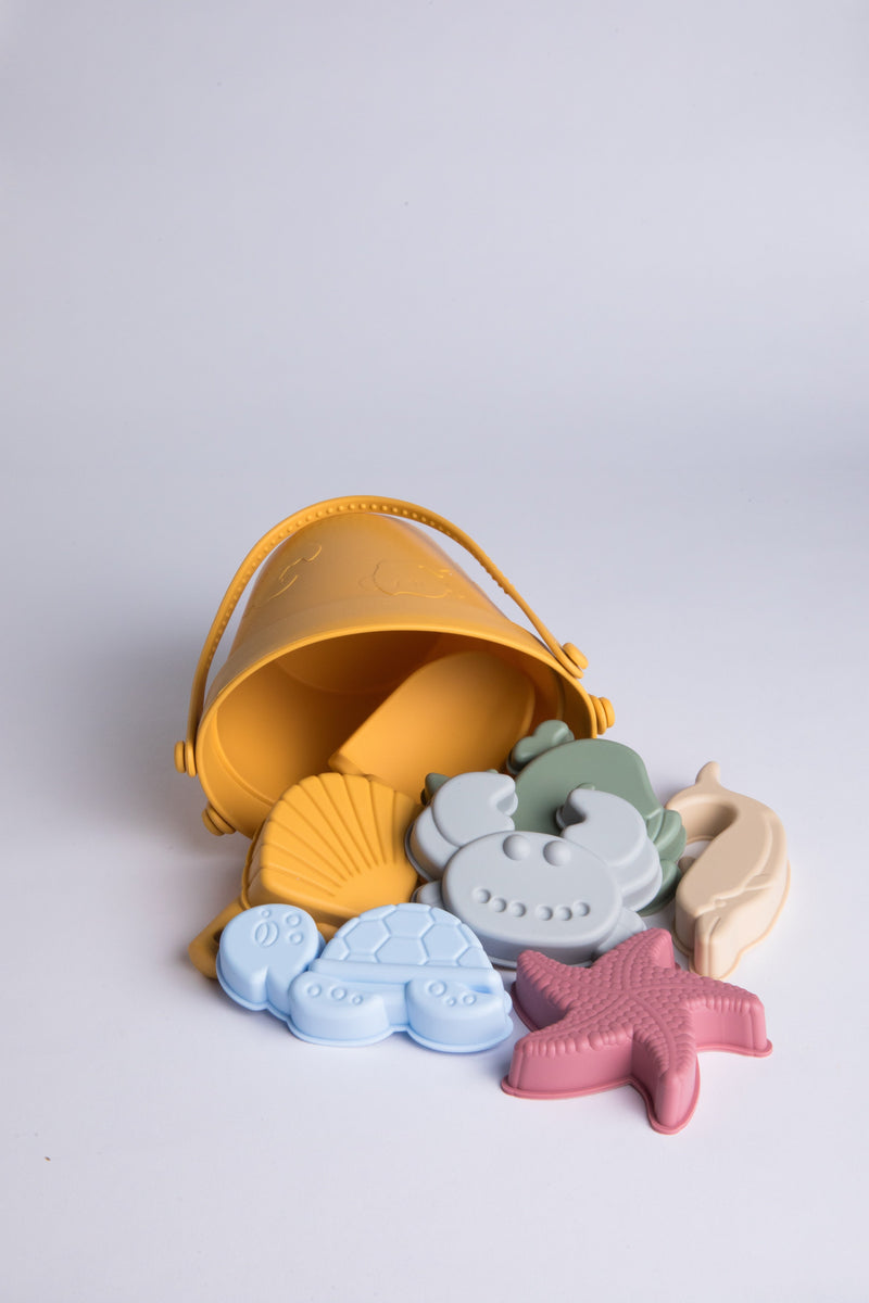 Load image into Gallery viewer, Aquaroo Silicone Beach Bucket Set
