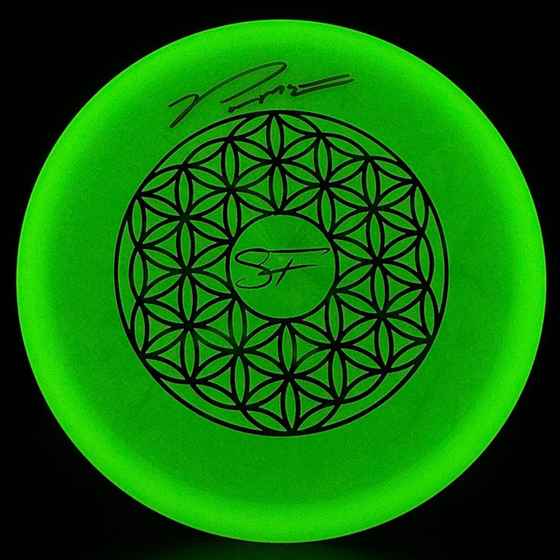 Load image into Gallery viewer, Glow C-Line MD3 (Penned) - Supreme Flight - Paul McBeth Autographed
