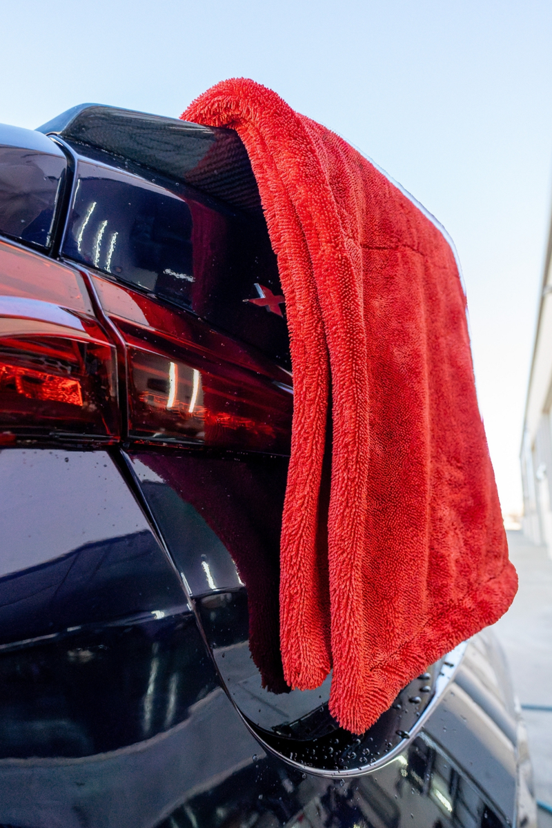 Load image into Gallery viewer, BLACKLINE® TWISTED-LOOP DRYING TOWEL
