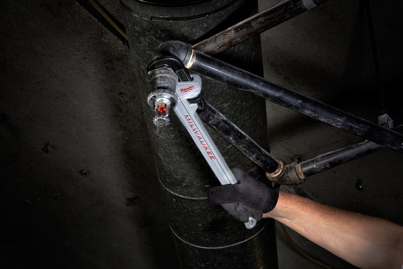 Load image into Gallery viewer, Milwaukee 48-22-7213 10L Aluminum Pipe Wrench with POWERLENGTH™ Handle
