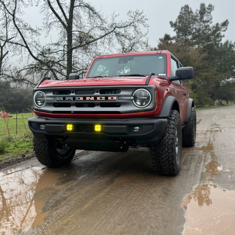 Load image into Gallery viewer, 2021-2023+ Ford Bronco Stock Plastic Bumper Dual Light Mount
