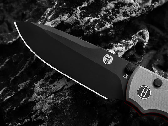 The Loyalist Folding Pocket Knife Giftset for Men and Women (Black and White)