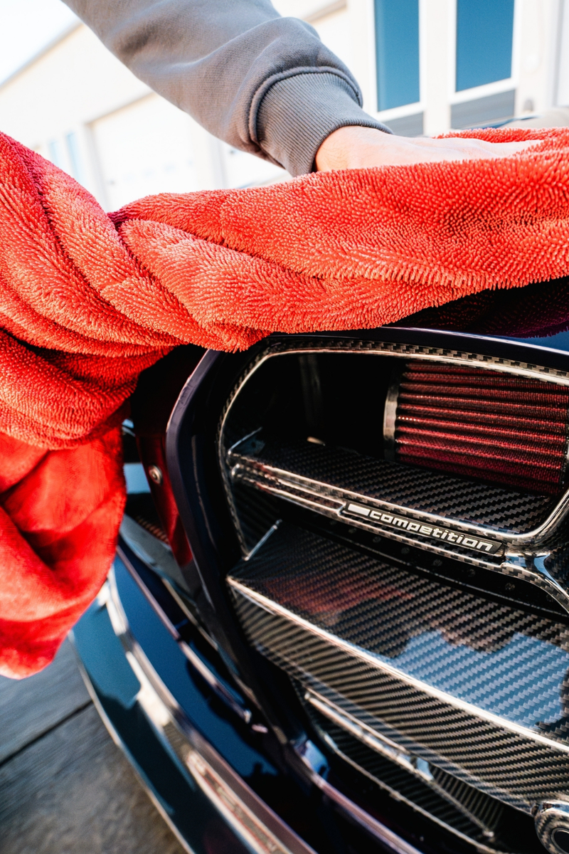 Load image into Gallery viewer, BLACKLINE® TWISTED-LOOP DRYING TOWEL
