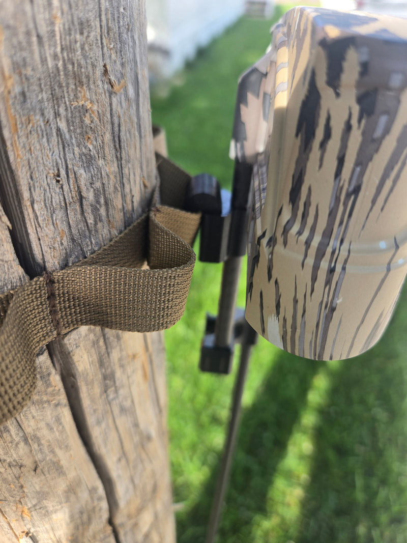 Load image into Gallery viewer, Clip-on Archery Quiver Hanger
