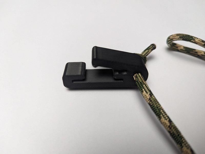 Load image into Gallery viewer, Rope Molle Hanger / Hook for Saddle Hunting
