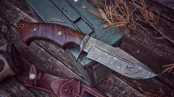 Load image into Gallery viewer, Good Hunting Knives – 10&quot; Damascus Steel Blade with Rosewood Handle &amp; Leather Sheath
