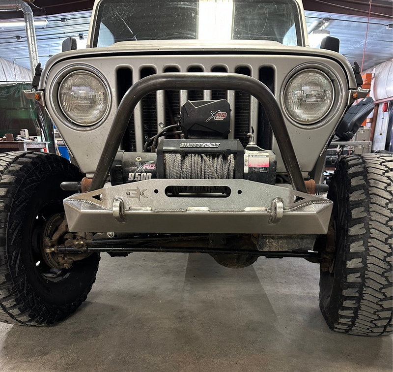 Load image into Gallery viewer, Front Diamond Series Stubby Bumper for Jeep TJ Wrangler (97-06)
