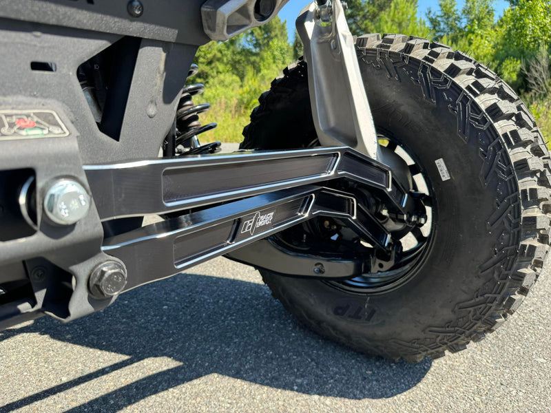 Load image into Gallery viewer, Maverick R Pro Rock High Clearance Billet Radius Rod Kit for use with Double E Rear Sway Bar
