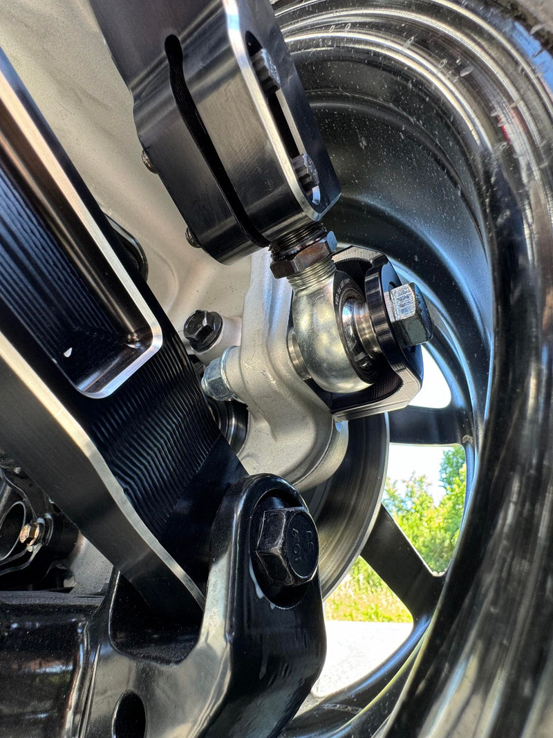 Load image into Gallery viewer, Maverick R Pro Rock High Clearance Billet Radius Rod Kit for use with Double E Rear Sway Bar
