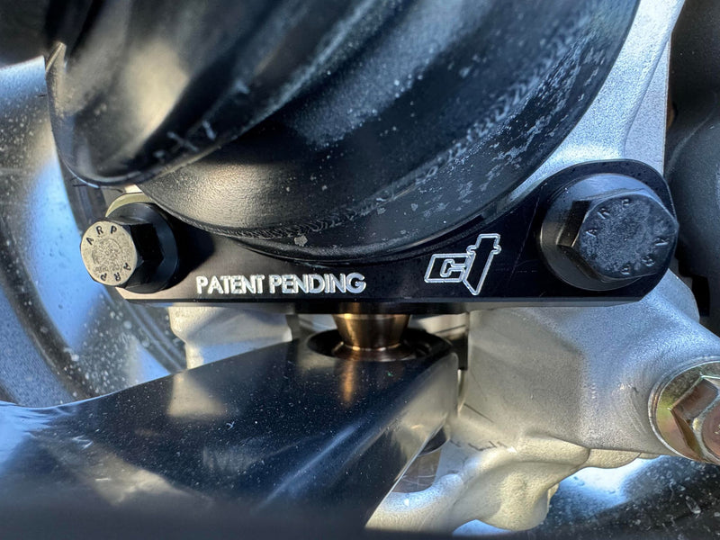 Load image into Gallery viewer, Maverick R Pro Rock High Clearance Lower A Arms
