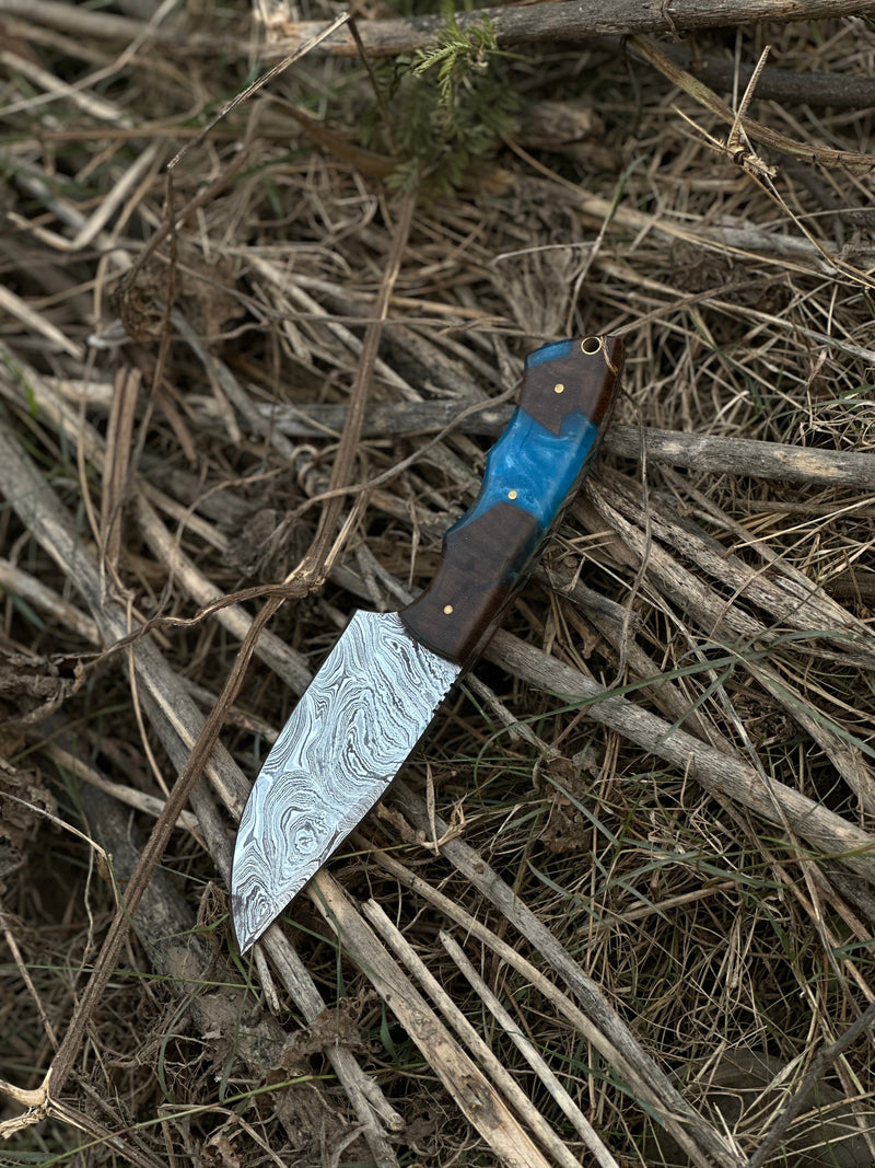 Load image into Gallery viewer, Gutting Knives – 10" Handmade Damascus Steel Hunting Knife with Rosewood or Resin Handle &amp; Leather Sheath
