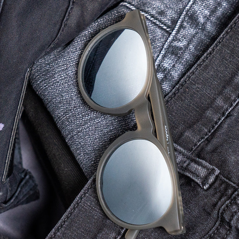 Load image into Gallery viewer, &quot;They Were Out Of Black” Circle G Polarized Sunglasses
