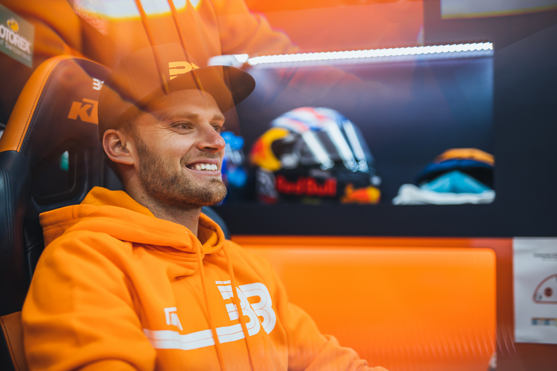 Load image into Gallery viewer, 100% BB33 Pullover Kangaroo Pocket Hoodie - Orange - Small BB-36045-476-10
