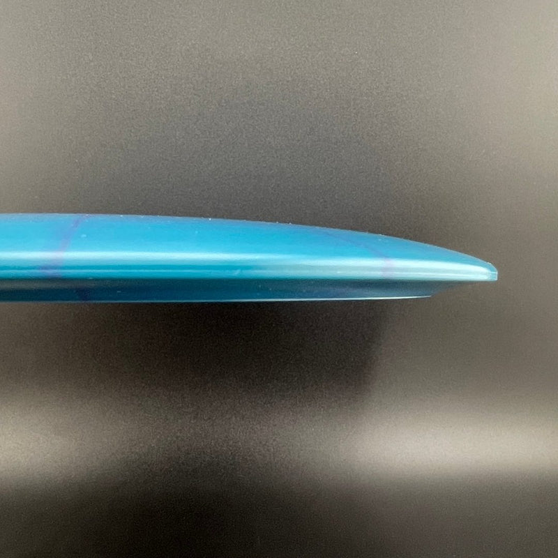 Load image into Gallery viewer, Lux Vapor Essence - Swords &amp; Shield

