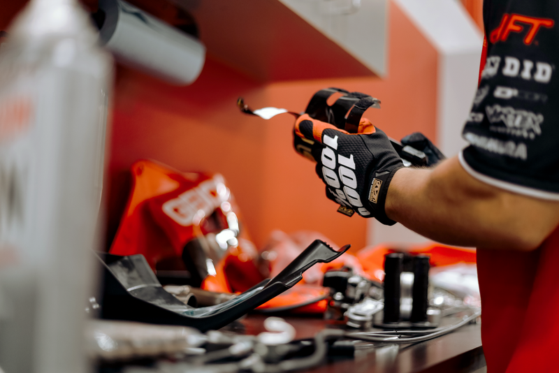 Load image into Gallery viewer, 100% Original Gloves - Black - XL 100-MG-05-011
