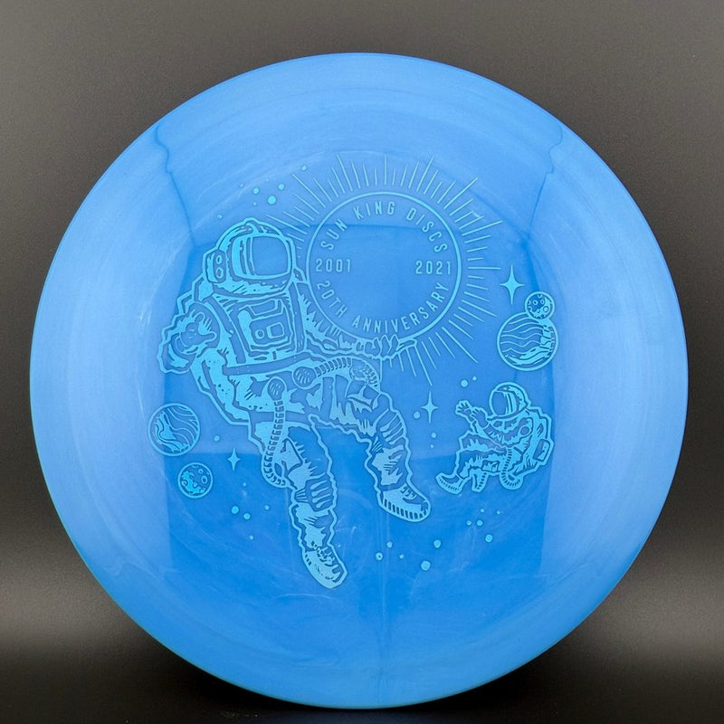 Load image into Gallery viewer, Aura Votum - Sun King Astronaut

