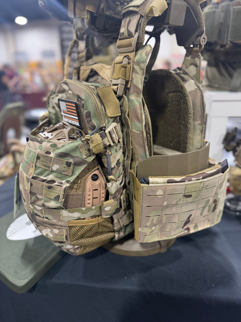 Load image into Gallery viewer, FULL KIT COMBO Crusader 2.0 V4 Armor COMBO PACKAGE LIGHTWEIGHT LEVEL IV (2) 10x12 Front/Back Plates, Mission Plate Carrier Bag
