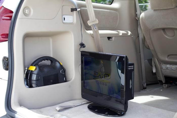 Load image into Gallery viewer, Naxa 12 Volt DC Cord To Power TVs With A Cigarette Lighter Socket - Universal Connector
