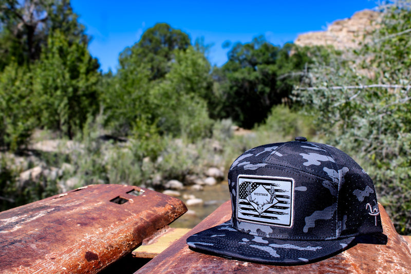 Load image into Gallery viewer, Black camo Laser mesh hat
