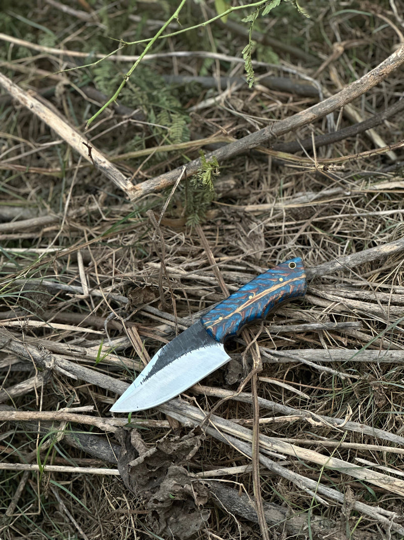 Load image into Gallery viewer, Hunters Knives – 9&quot; D2 Steel Blade with Epoxy Pine Cone Resin Handle &amp; Leather Sheath
