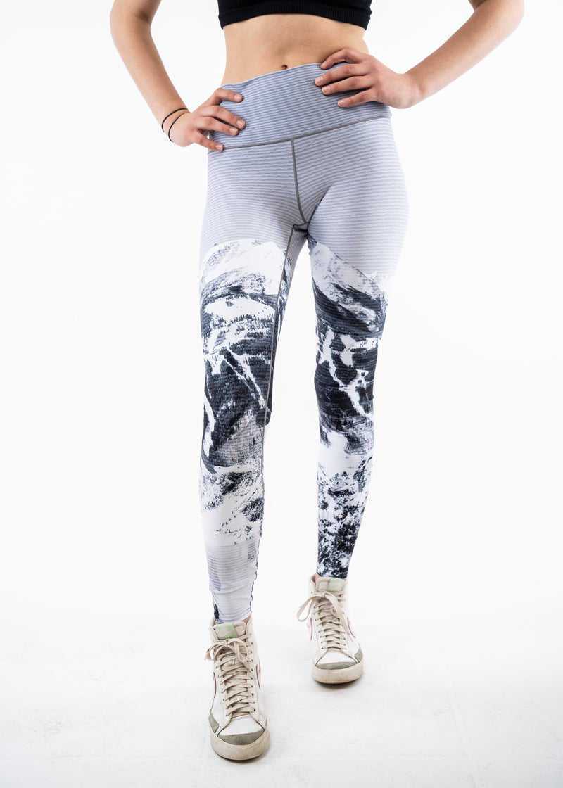 Load image into Gallery viewer, Yoga Pants Black &amp; White Ski Hill
