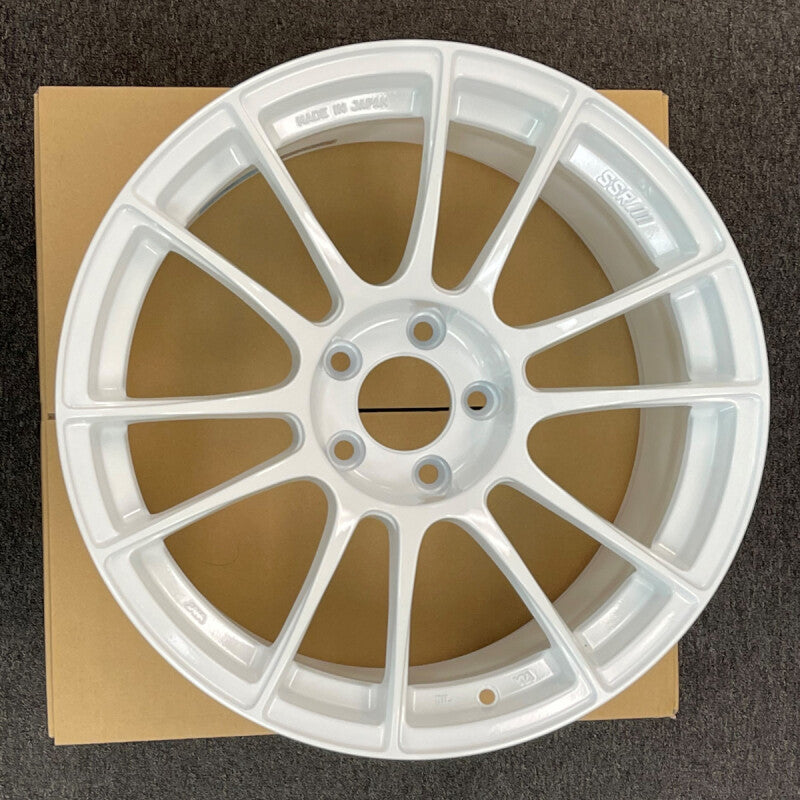 Load image into Gallery viewer, SSR GTX04 18x9.5 5x114.3 22mm Offset White Wheel *SPECIAL ORDER-NO CANCELLATION/RETURN*
