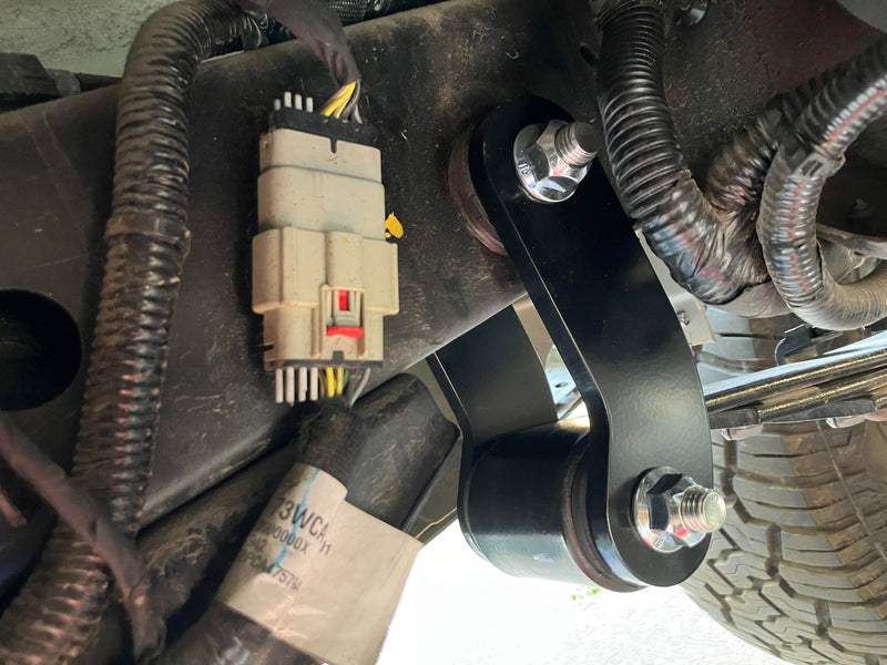 Load image into Gallery viewer, 2015-2024 COLORADO CANYON EXTENDED SHACKLES (MINOR LIFT)
