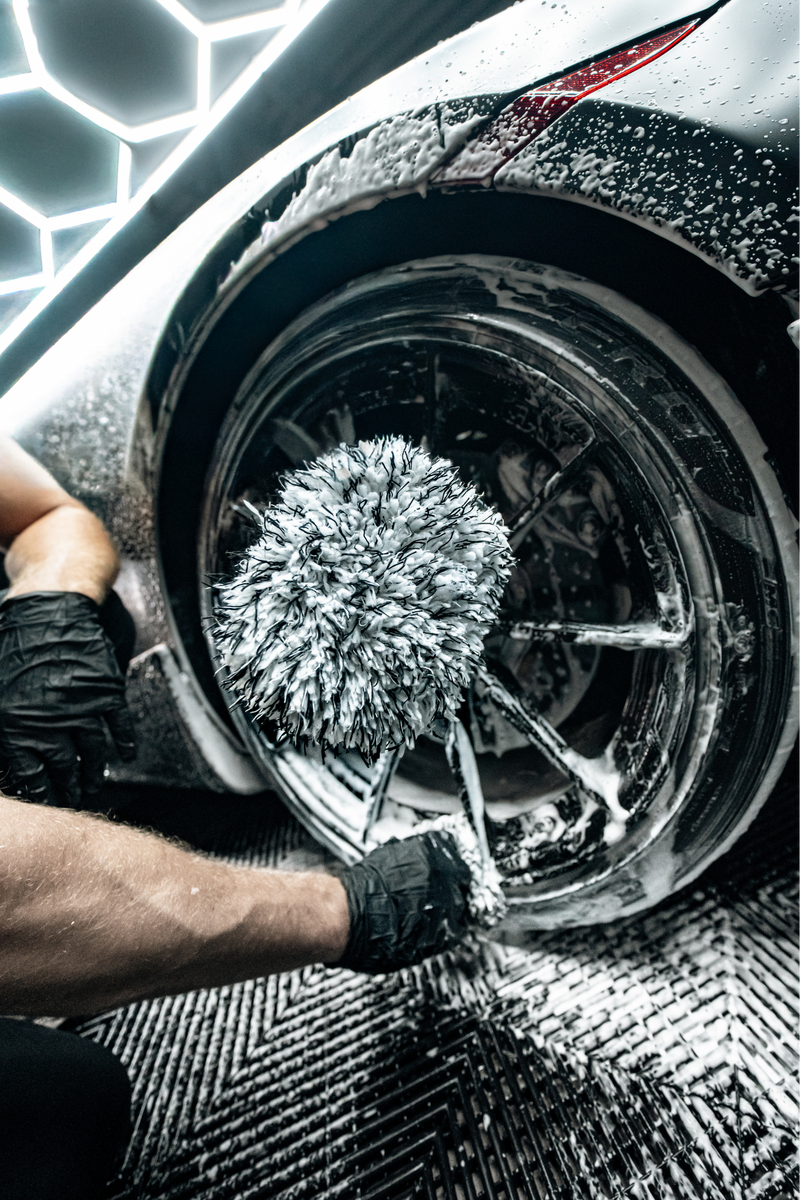 Load image into Gallery viewer, BLACKLINE® MICROFIBER WHEEL MITT
