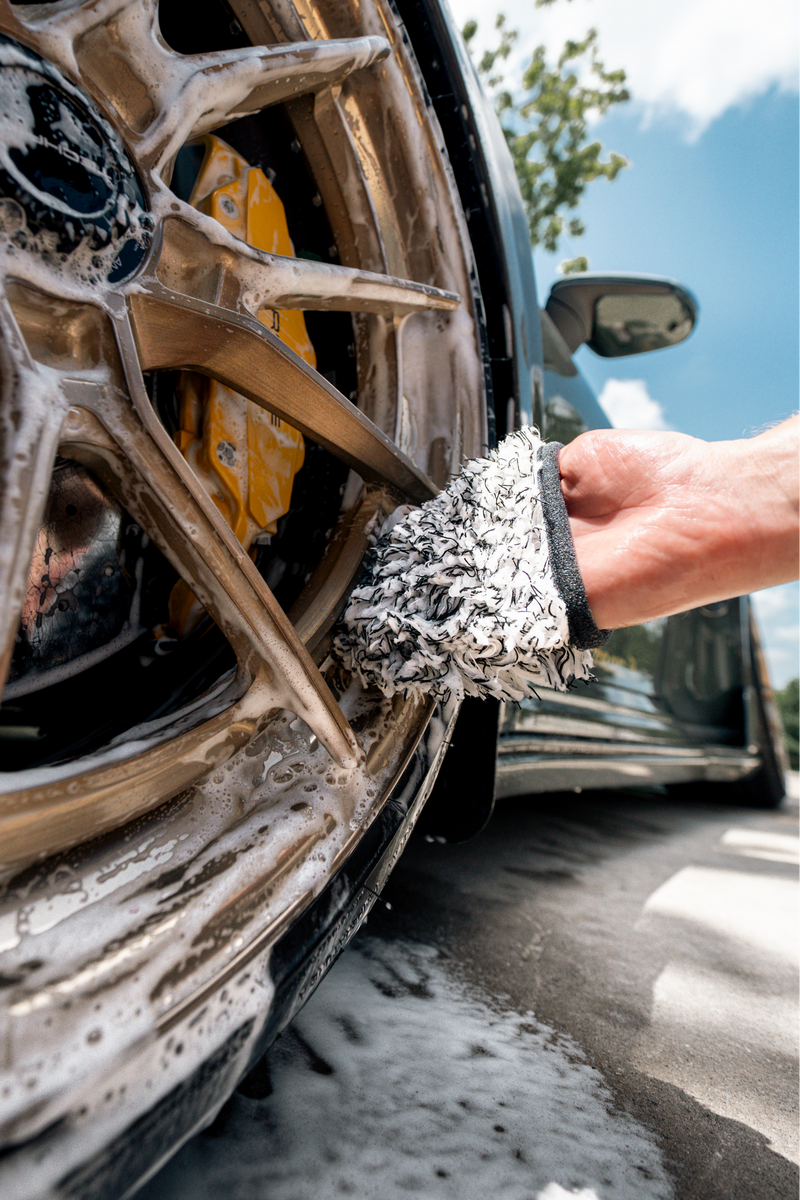 Load image into Gallery viewer, BLACKLINE® MICROFIBER WHEEL MITT
