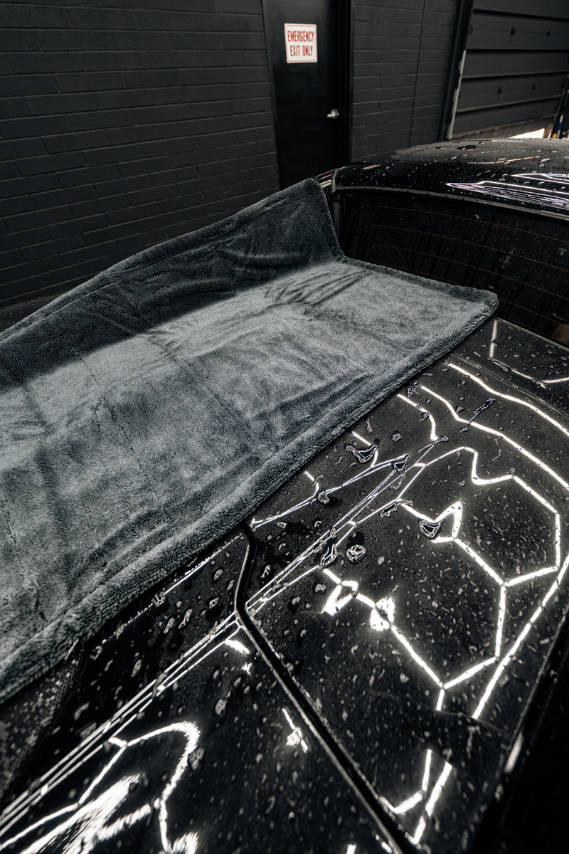 Load image into Gallery viewer, BLACKLINE® TWISTED-LOOP DRYING TOWEL
