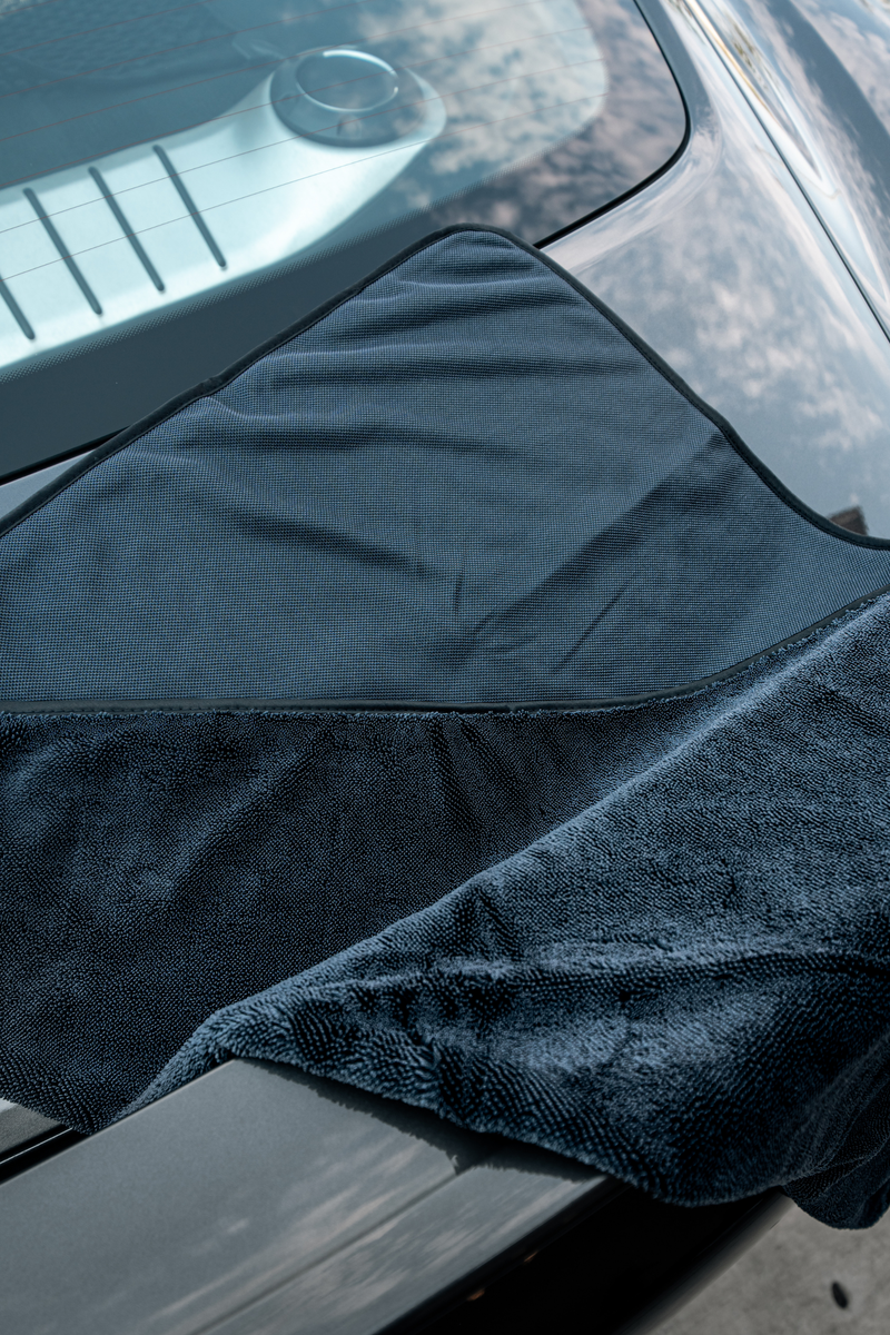 Load image into Gallery viewer, BLACKLINE® SLIM TWISTED-LOOP DRYING TOWEL
