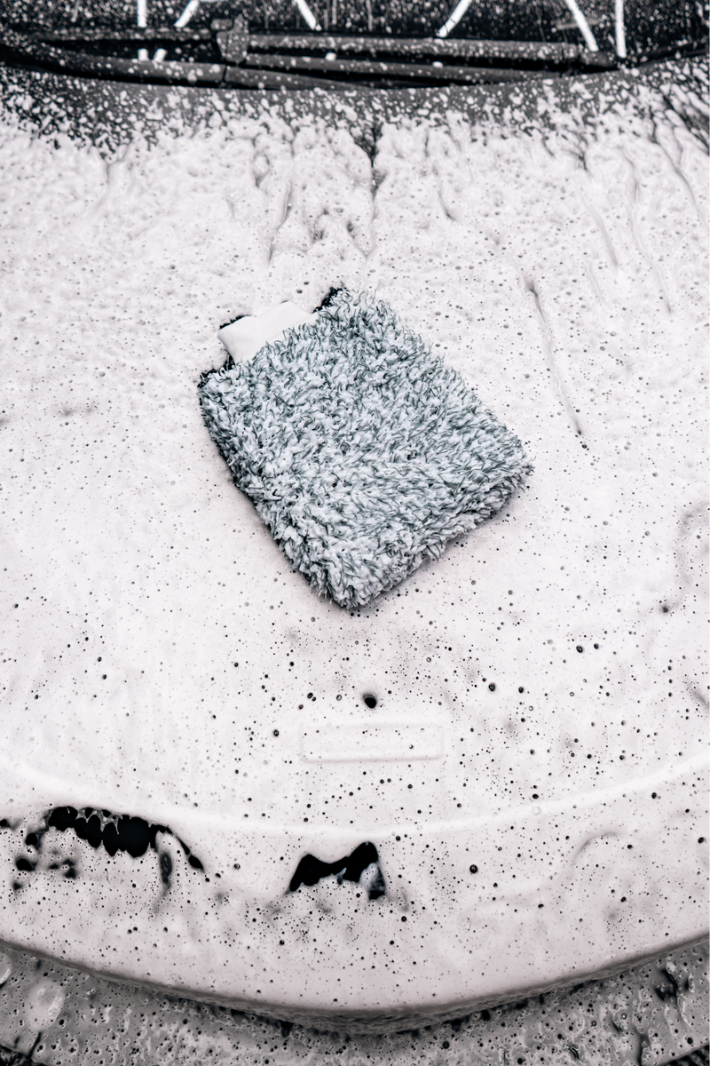 Load image into Gallery viewer, BLACKLINE® MICROFIBER WASH MITT
