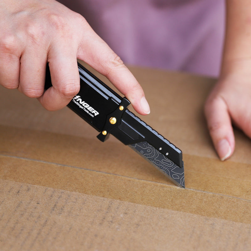 Load image into Gallery viewer, Stinger Buster Tool with P01 Serrated Utility Edge
