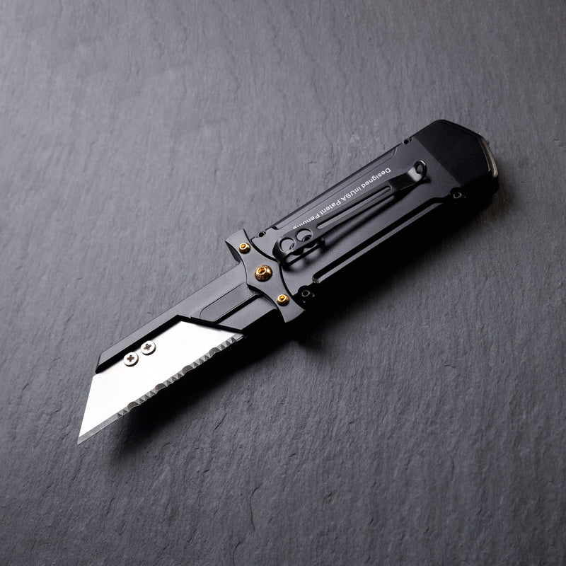 Load image into Gallery viewer, Stinger Buster Tool with P01 Serrated Utility Edge
