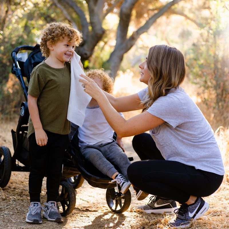 Load image into Gallery viewer, 15-pack Shower Pouch XL (2&#39; x 1&#39;) Body Wipes

