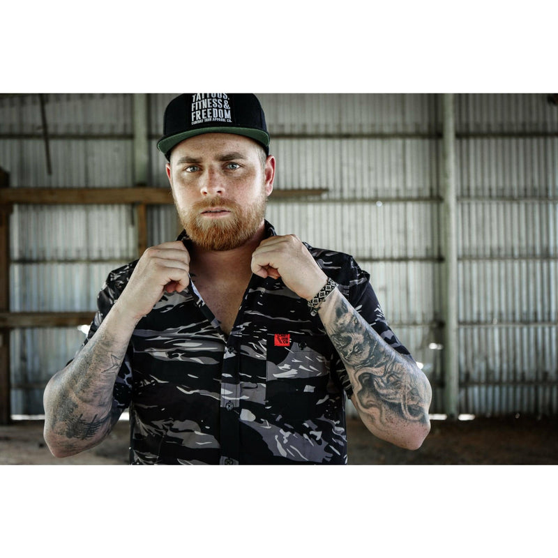 Load image into Gallery viewer, LIGHT WEIGHT BUTTON UP SHORT SLEEVE
