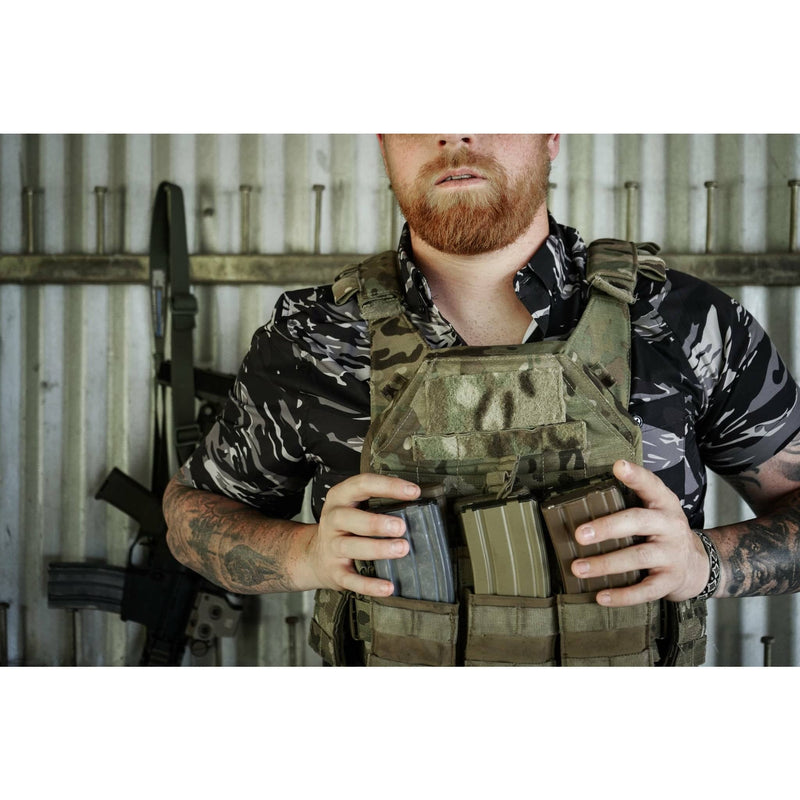 Load image into Gallery viewer, LIGHT WEIGHT BUTTON UP SHORT SLEEVE
