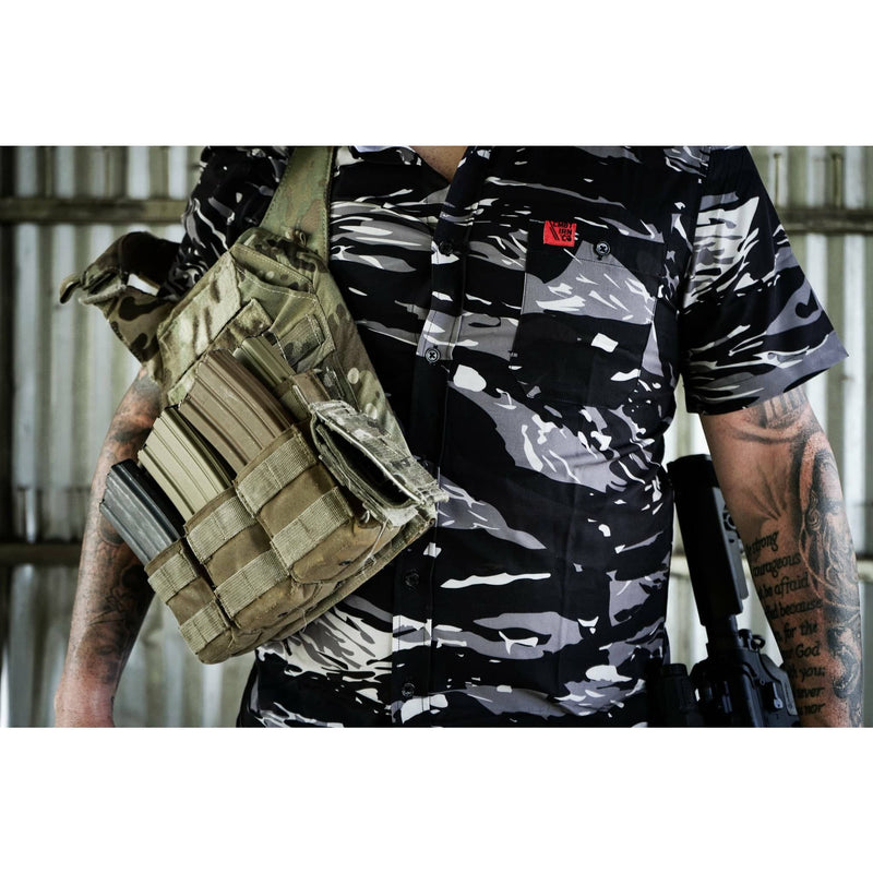 Load image into Gallery viewer, LIGHT WEIGHT BUTTON UP SHORT SLEEVE
