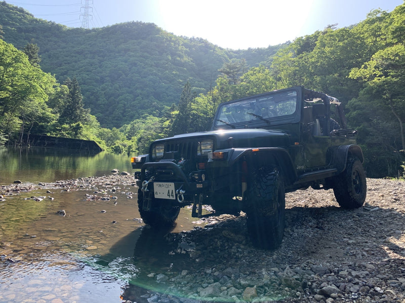 Load image into Gallery viewer, Fishbone Offroad Piranha Front Bumper with Winch Guard for 1987-2006 Jeep Wrangler FB22048

