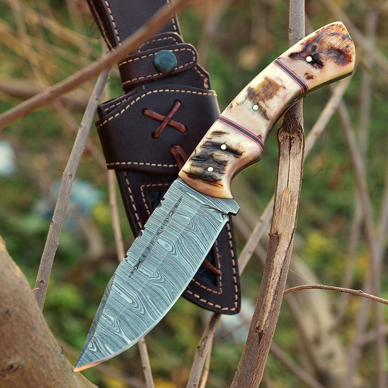 Load image into Gallery viewer, Custom Handmade Damascus Skinning Knife with Sheep Horn Handle – 4.5&quot; Blade
