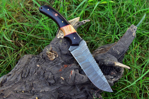 Custom Handmade Skinning Knife – Damascus Steel, Buffalo Horn & Olive Wood Handle