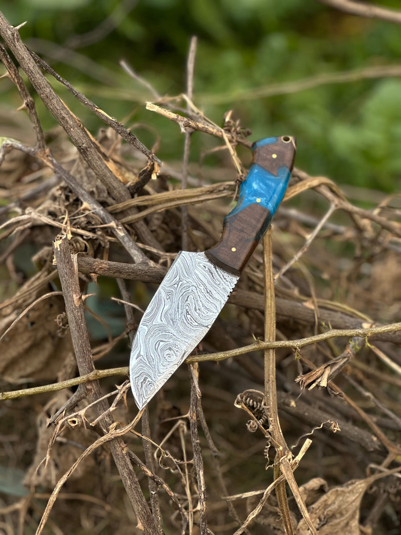 Load image into Gallery viewer, Gutting Knives – 10" Handmade Damascus Steel Hunting Knife with Rosewood or Resin Handle &amp; Leather Sheath
