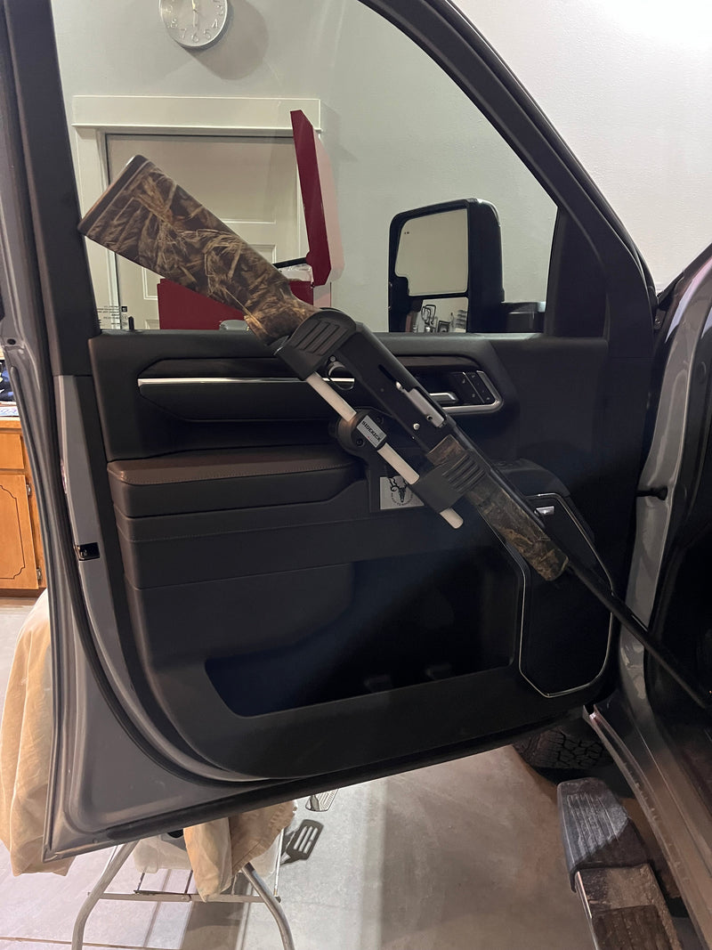 Load image into Gallery viewer, Sidekick Door-Mounted Gun Rack – 2022-2026 Chevy/GMC 1500 &amp; 2023-2026 HD
