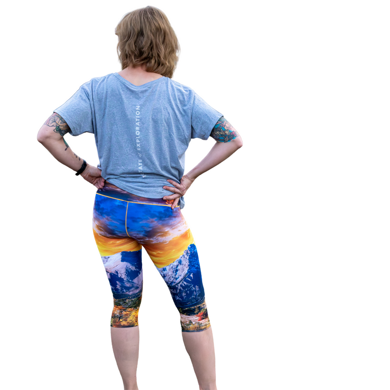 Load image into Gallery viewer, Capitol Peak Sunset Yoga Pants Capri
