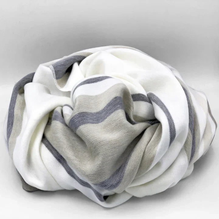 Load image into Gallery viewer, Alpaca Bed Blanket - Striped
