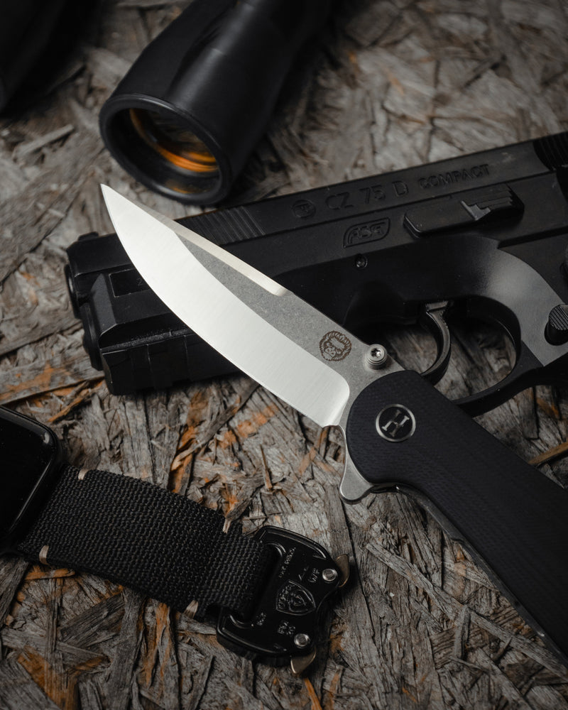 Load image into Gallery viewer, The Straight Back Folding Pocket Knife Giftset for Men and Women (Black and Blue)
