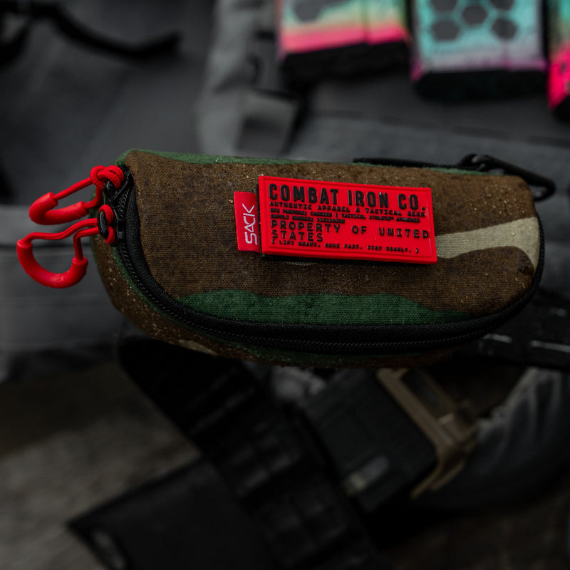 Load image into Gallery viewer, Tactical Molle Sunglasses Carrier + pvc patch

