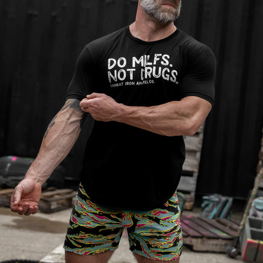 Do Milfs. Not Drugs. Men's T-Shirt