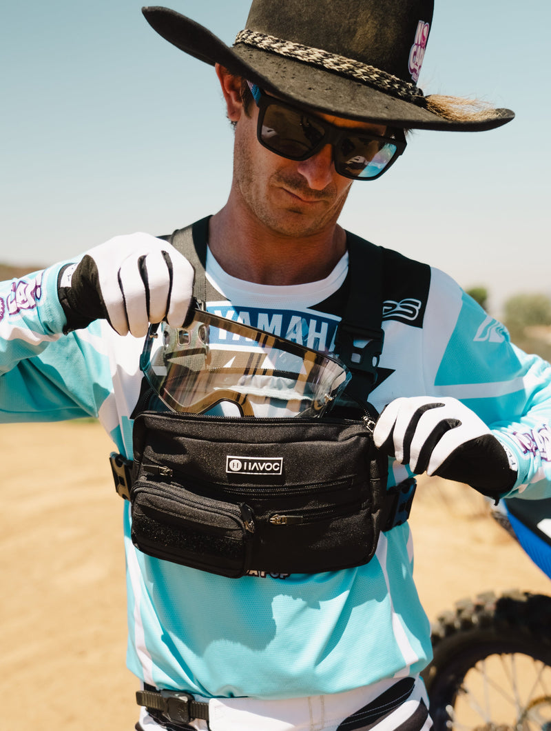 Load image into Gallery viewer, Havoc Chest Bag
